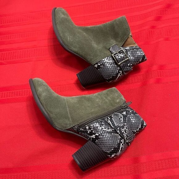 Vionic Naomi Snake Print Olive Green Wedge Ankle Boots Size 7 - Picture 9 of 10